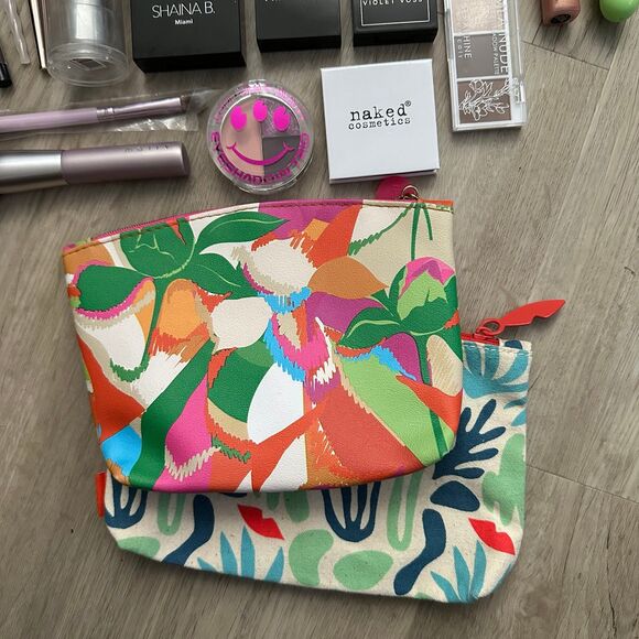 Makeup Bundle - 30 Pieces - Eyeshadows Blushes Lips Nails  Brushes Bags - Picture 3 of 12